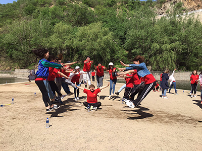 公司團(tuán)建:無(wú)能量不青春